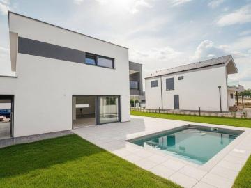 EXKLUSIVES DESIGNERHAUS IN STRASSHOF | BELAGSFERTIG MIT GARTEN UND POOL