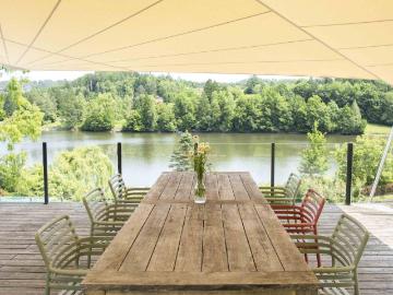 EXKLUSIVES DESIGNHAUS AM SEE mit PRIVATSTRAND und POOL 80 min von Wien