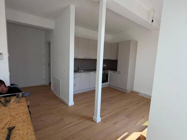 Exklusives DG Juwel im Erstbezug: Luxus Neubau mit Loggia, Aufzug & Wannenbad – Sofort bezugsfertig!