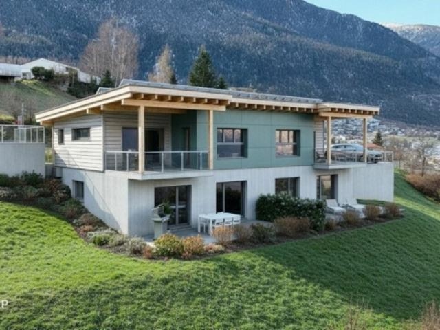 Exklusives Doppeleinfamilienhaus über den Dächern von Brig Glis
