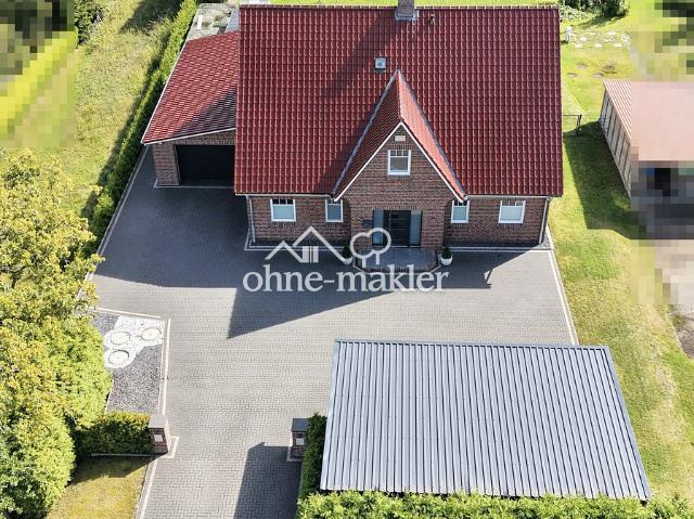 EXKLUSIVES DREIGIEBELHAUS MIT AUßERGEWÖHNLICHEM GARTENGRUNDSTÜCK