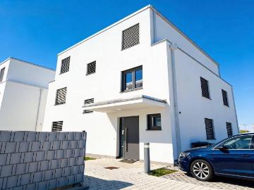 Exklusives Einfamilienhaus zur Miete – Wohnen auf höchstem Niveau | 143 m² Wohnfläche | Garten & 2 Stellplätze
