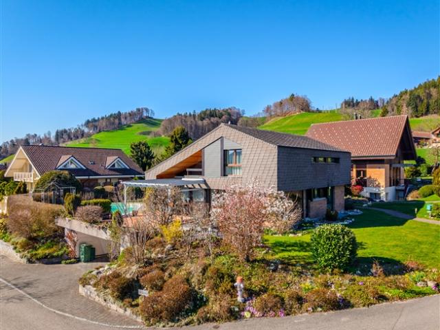 Exklusives Einfamilienhaus an Toplage mit Aussenpool