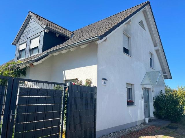 Exklusives Einfamilienhaus auf großzügigem Eckgrundstück