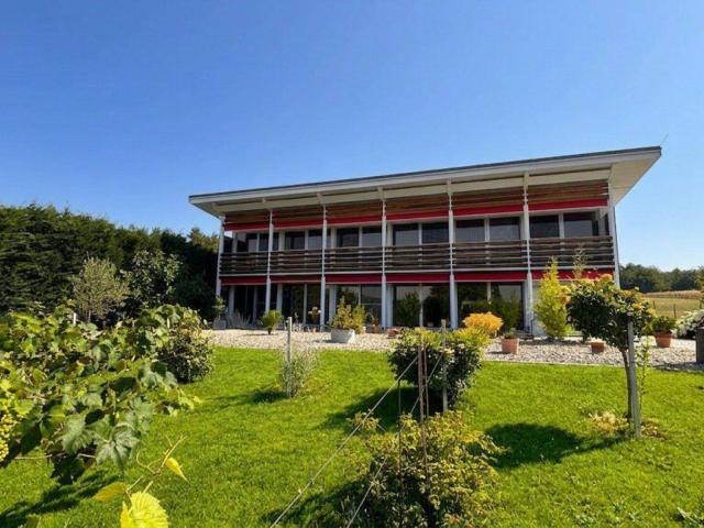 Exklusives Einfamilienhaus in unverbaubarer Aussichtslage – Wohnen mit Fernblick und Natur