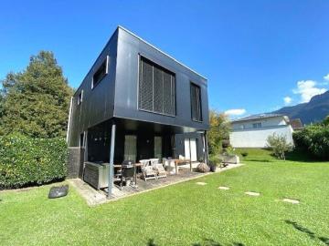 Exklusives Einfamilienhaus mit Garten, Terrassen und hochwertiger Ausstattung zu vermieten!