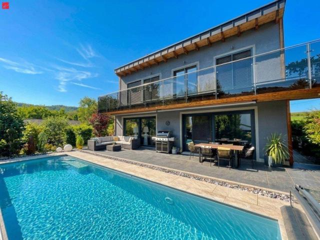 Exklusives Einfamilienhaus mit Swimmingpool