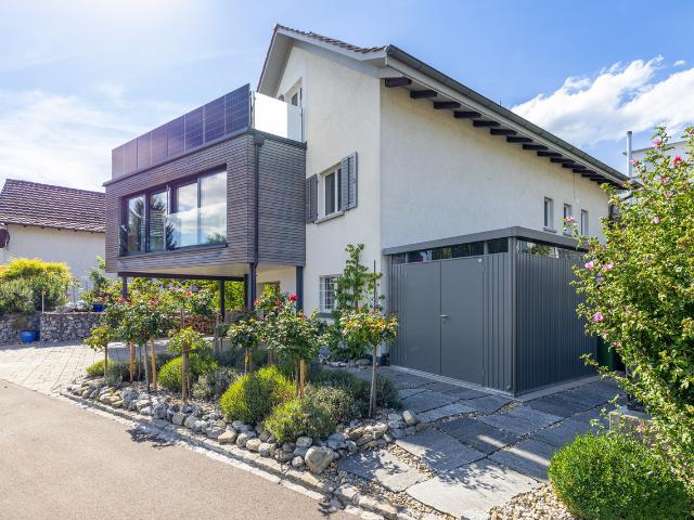 Exklusives Einfamilienhaus mit Pool und Garten