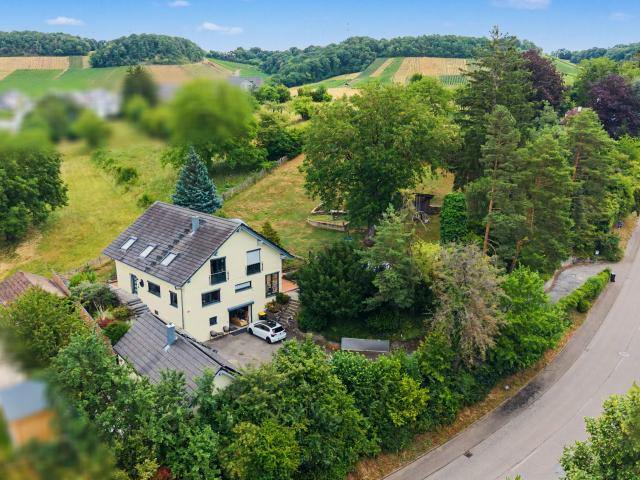 Exklusives Einfamilienhaus mit Traumgarten, Sauna und viel Komfort