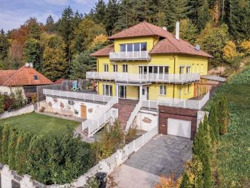 Exklusives Familienanwesen in absoluter Ruhelage 473 m2 Wohnkomfort mit Pool, Wintergarten & großem Gartenparadies