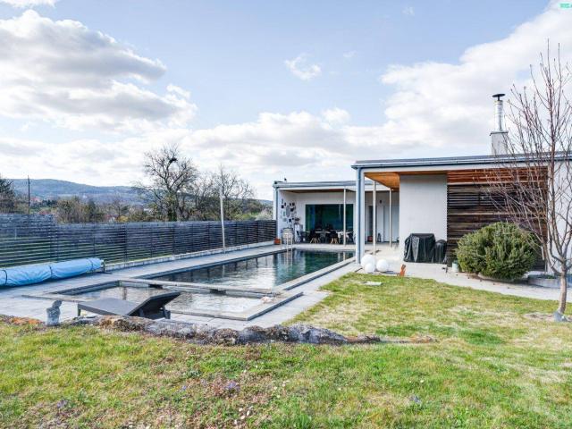 Exklusives Familiendomizil mit Gartenparadies