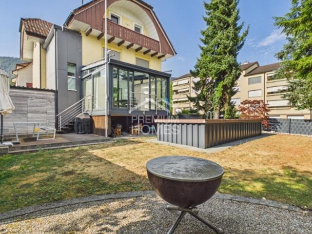 Exklusives Familienhaus mit zusätzlicher Wohneinheit, Pool und Doppelg