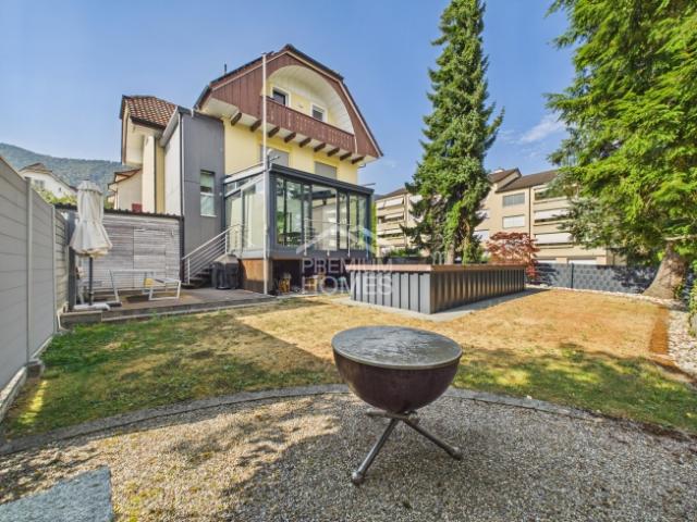 Exklusives Familienhaus mit zusätzlicher Wohneinheit, Pool und Doppelg