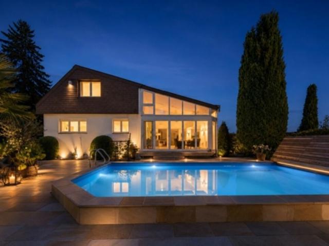 Exklusives Familienparadies mit Pool und Weitblick grosszügiges 10 Zimmer Einfamilienhaus in Bergdietikon