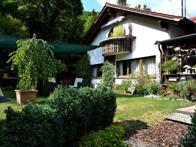 Traumhaus mit ca. 4.400 qm Grund in herrlicher Ortsrandlage!