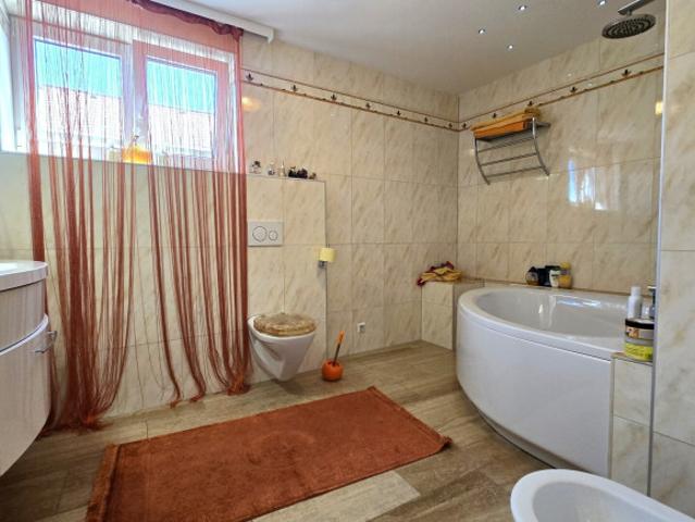 Exklusives Haus in Lanzendorf * Pool * Garage * Sauna