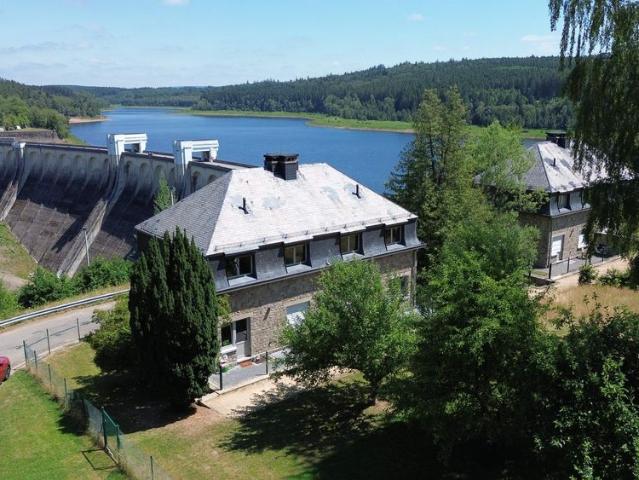 Exklusives Haus mit einzigartigem Blick auf die Talsperre