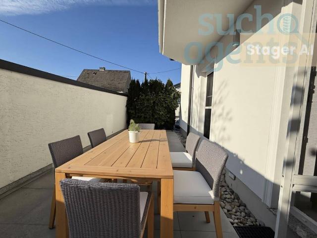 Exklusive Haushälfte mit moderner Küche, Marmorböden und 150 m² Nutzfläche