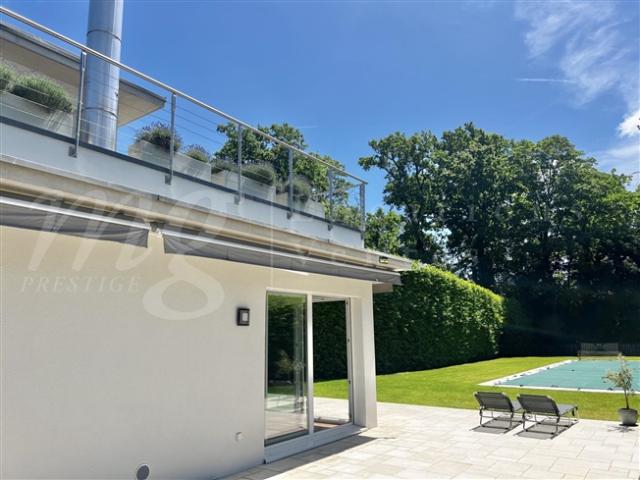 Exklusives PRÄCHTIGES MODERNES HAUS VON 300 M² MIT GROSSEM GARTEN UND SWIMMINGPOOL