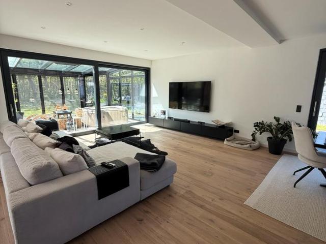 Exklusives, kernsaniertes Familienhaus mit ELW