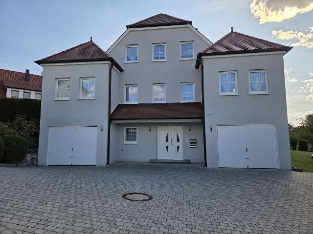 Exklusives, lichtdurchflutetes Einfamilienhaus mit Traumgarten und XXL Garage