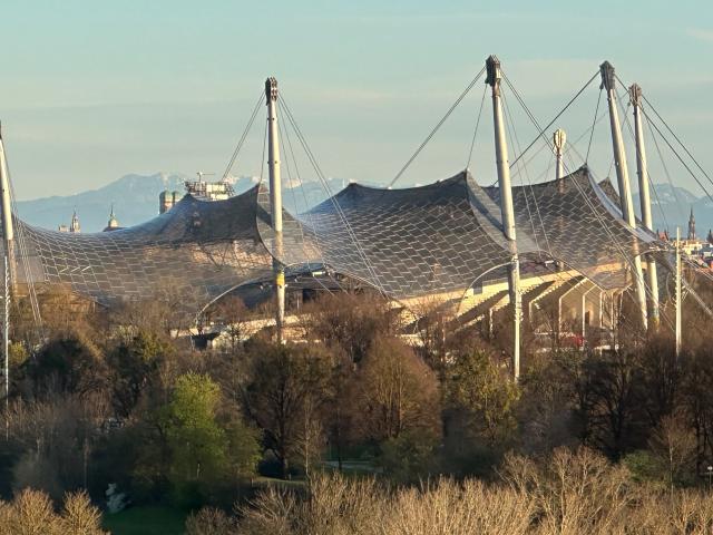 Exklusives Panorama mit Blick auf die Alpen und das Olympiagelände