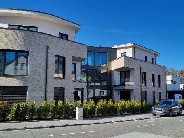 Exklusives Penthouse Bj. 2022 mit Dachterrasse & TG Stellplatz in Toplage von Paderborn