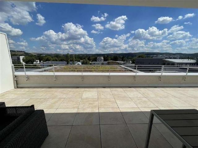 Exklusives Penthouse Feeling über Trier: Gehobene 3 Zimmer Wohnung mit Dachterrasse & Aufzug