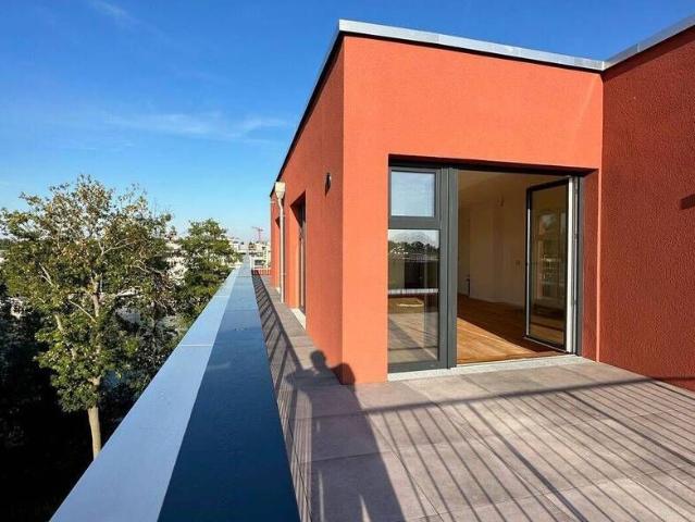 Exklusives Penthouse in erster Reihe zur Spree – mit umlaufender Panorama Sonnenterrasse und beeindruckendem Wasserblick