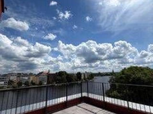 Exklusives Penthouse in erster Reihe zur Spree – mit umlaufender Panorama Sonnenterrasse und beeindruckendem Wasserblick