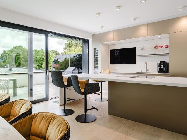Exklusives Penthouse in Salzburg Morzg: 230 m2 Luxus und 8 Tiefgaragen Plätze: Raumhöhen bis 5 Meter