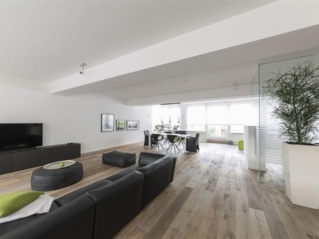 Exklusives Penthouse mit hochwertiger Einbauküche und Dachterrasse in direkter Innenstadtlage