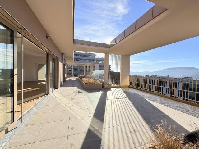 Exklusives Penthouse mit spektakulärer Dachterrasse und Weitblick Erstbezug