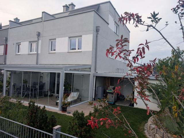 Exklusives Reiheneckhaus in Gersthofen: Energetisch, modern & mit Wellnessbereich und Wintergarten