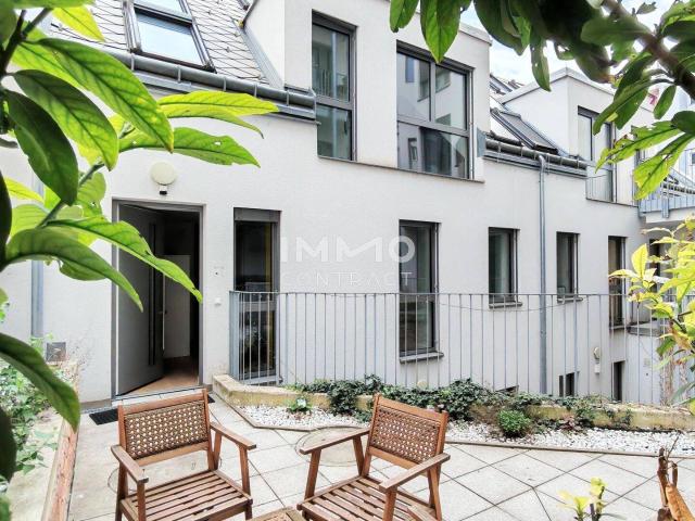 Exklusives Stadthaus mit Doppelhauscharakter – Wohnen & Arbeiten auf 239 m² und 99 m² Terrassen in Hinterhoflage