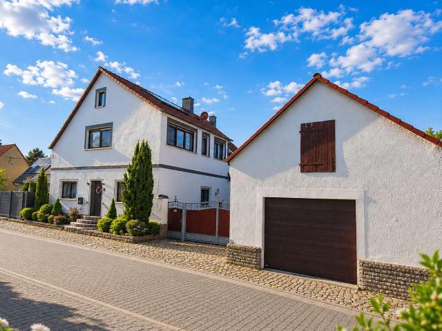 EXKLUSIVES SANIERTES EINFAMILIENHAUS IN TOP HANGLAGE