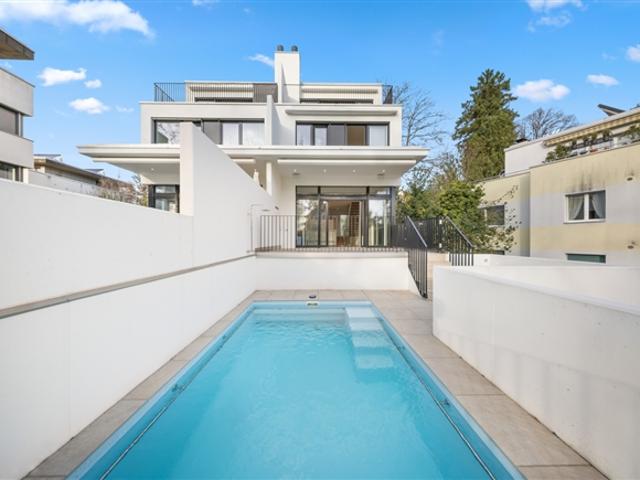 Exklusives Terrassenhaus mit Pool, Lift & Einliegerwohnung in Riehen