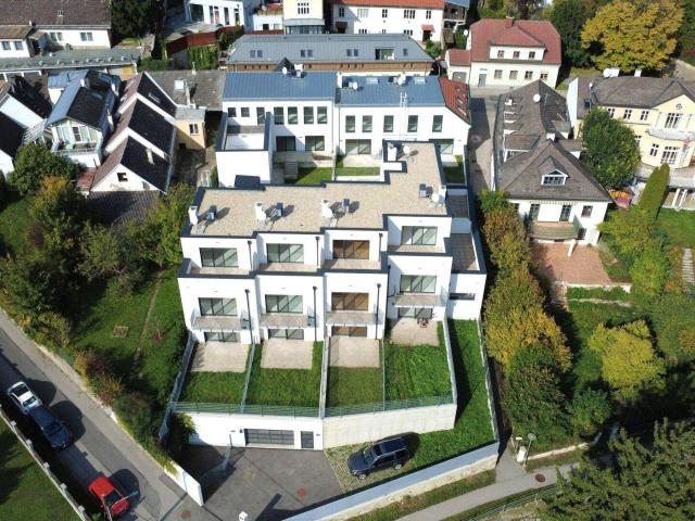 EXKLUSIVES TOWNHAUS AUF EIGENGRUND IN WEIDLING – NATURNAHES WOHNEN MIT STIL