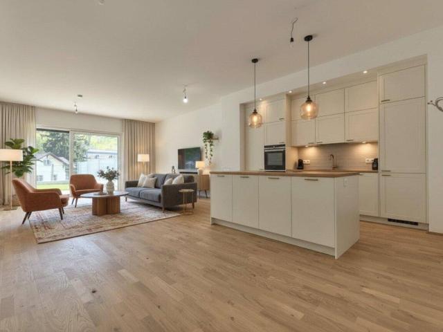 EXKLUSIVES TOWNHAUS 272 m² Wohnfläche MIT POOL AUF EIGENGRUND IN WEIDLING – NATURNAHES WOHNEN MIT STIL