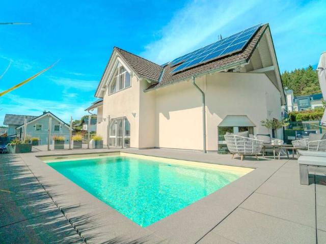 Exklusives Traumhaus mit Pool in Bischoffen OT