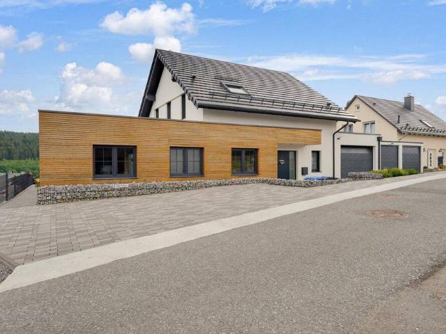 Exklusives und junges EFH mit Ferien Einliegerwohnung *provisionsfrei