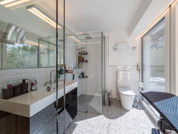 Exklusives Weinberg Refugium: unverbaubarer Panoramablick in absoluter Ruhelage I hightech Pool I Dachterrasse mit Whirlpool I Erdwärme, Solarpaneele, Fußbodenheizung, Kühldecke