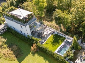 Exklusives Weinberg Refugium: unverbaubarer Panoramablick in absoluter Ruhelage I hightech Pool I Dachterrasse mit Whirlpool I Erdwärme, Solarpaneele, Fußbodenheizung, Kühldecke