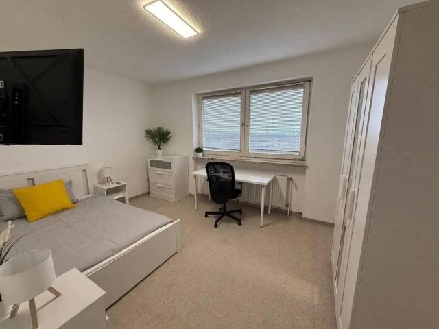 Exklusives WG Zimmer mit Doppelbett und schöner Aussicht
