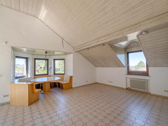 Exklusives Wohnambiente in Neuenbürg – Helle 3 Zimmer Dachgeschosswohnung mit Balkon & Wellnessbad