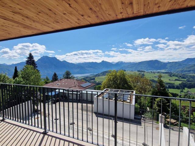 Einzigartiges Wohnen über dem Traunsee Erstbezug mit Panorama, Privatsphäre und Wellness