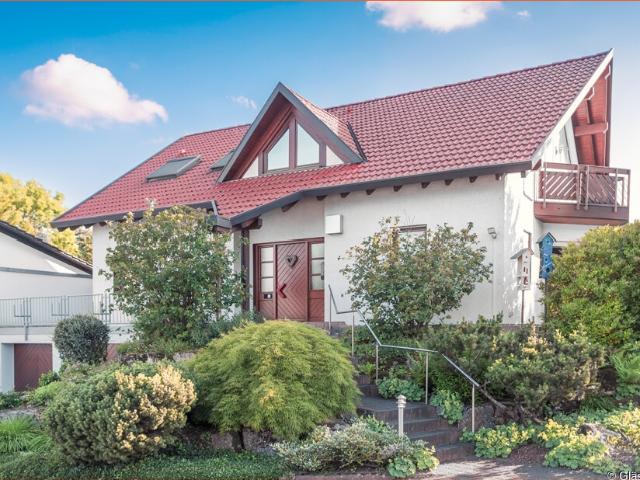 Exklusives Wohnen am Glockenberg – Lichtdurchflutetes Familienhaus mit Traumgarten und viel Privatsphäre