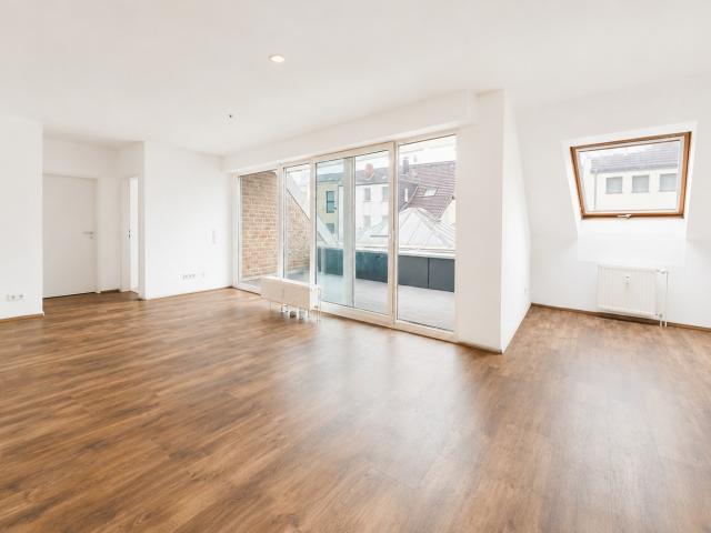 Exklusives Wohnen auf zwei Ebenen – moderne 5 Zimmer Maisonette mit Balkon & eigener PV Anlage