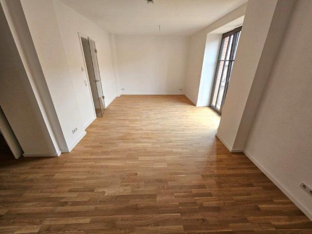 Stilvolle 4 Zimmer mit einer Dachterrasse 36qm, Parkett, Tageslichtbad, Wa+Du und Stellplatz!