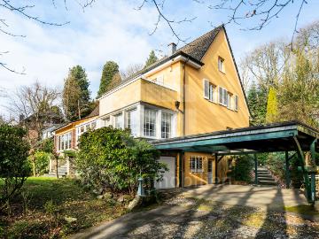 Exklusives Wohnen im Grünen Eine Villa mit besonderem Flair und vielfältigen Nutzungsmöglichkeiten